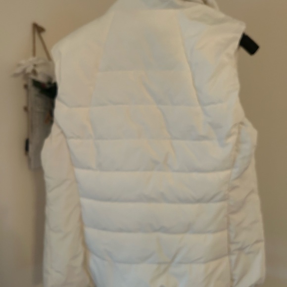 XL puffer vest - Picture 3 of 3